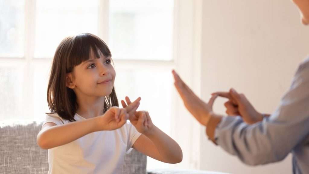 Correlations Between Handshape and Movement in Sign Languages