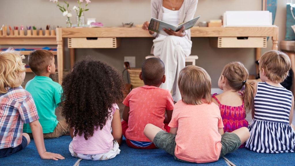 classroom volunteer reading to students