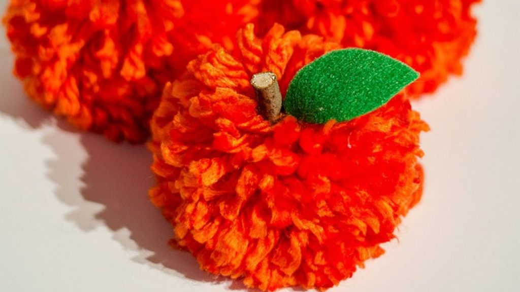 Fall craft: pom pom pumpkins
